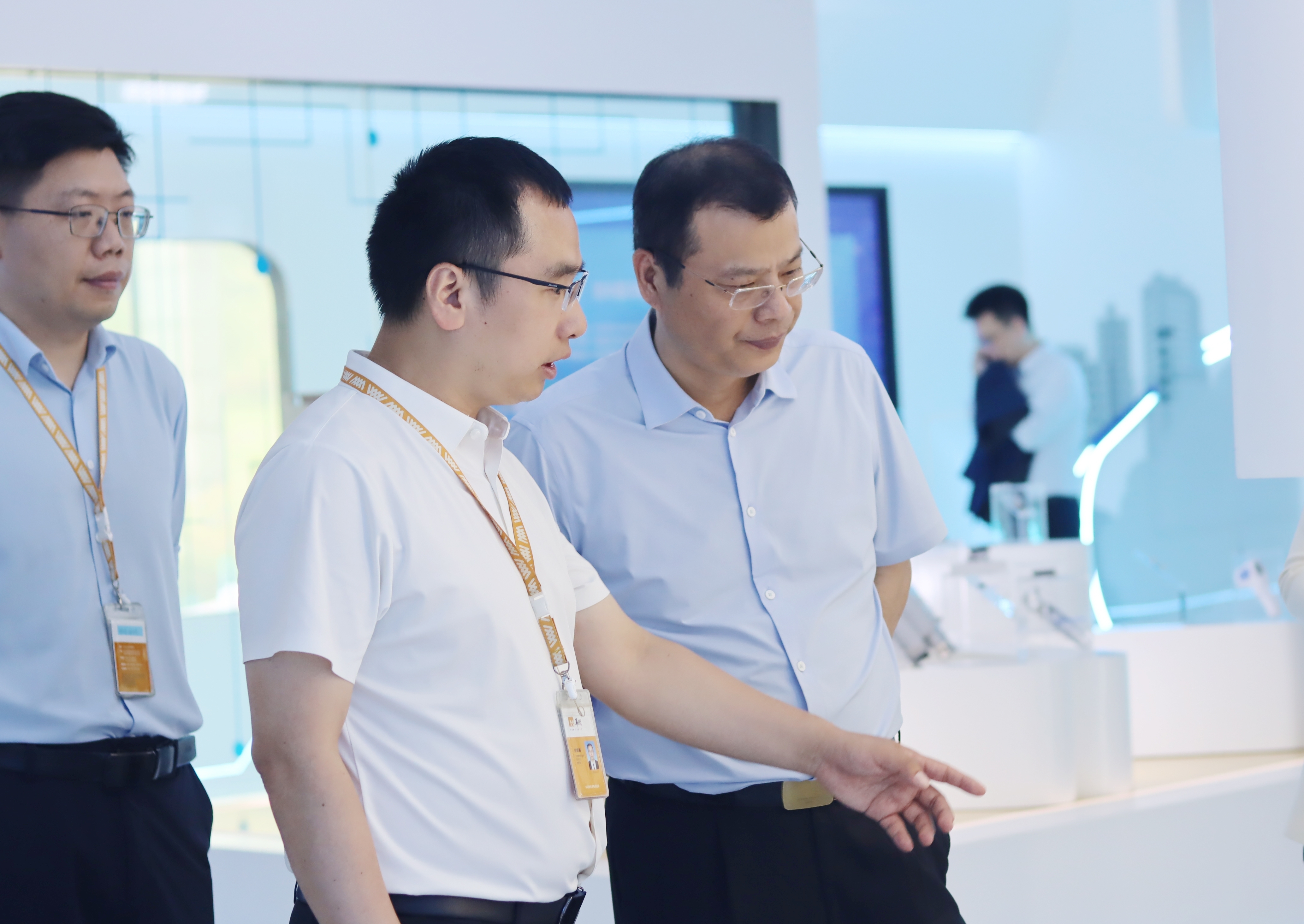 1-华润集团全华强总会计师一行旅行腾博会官网重庆展厅